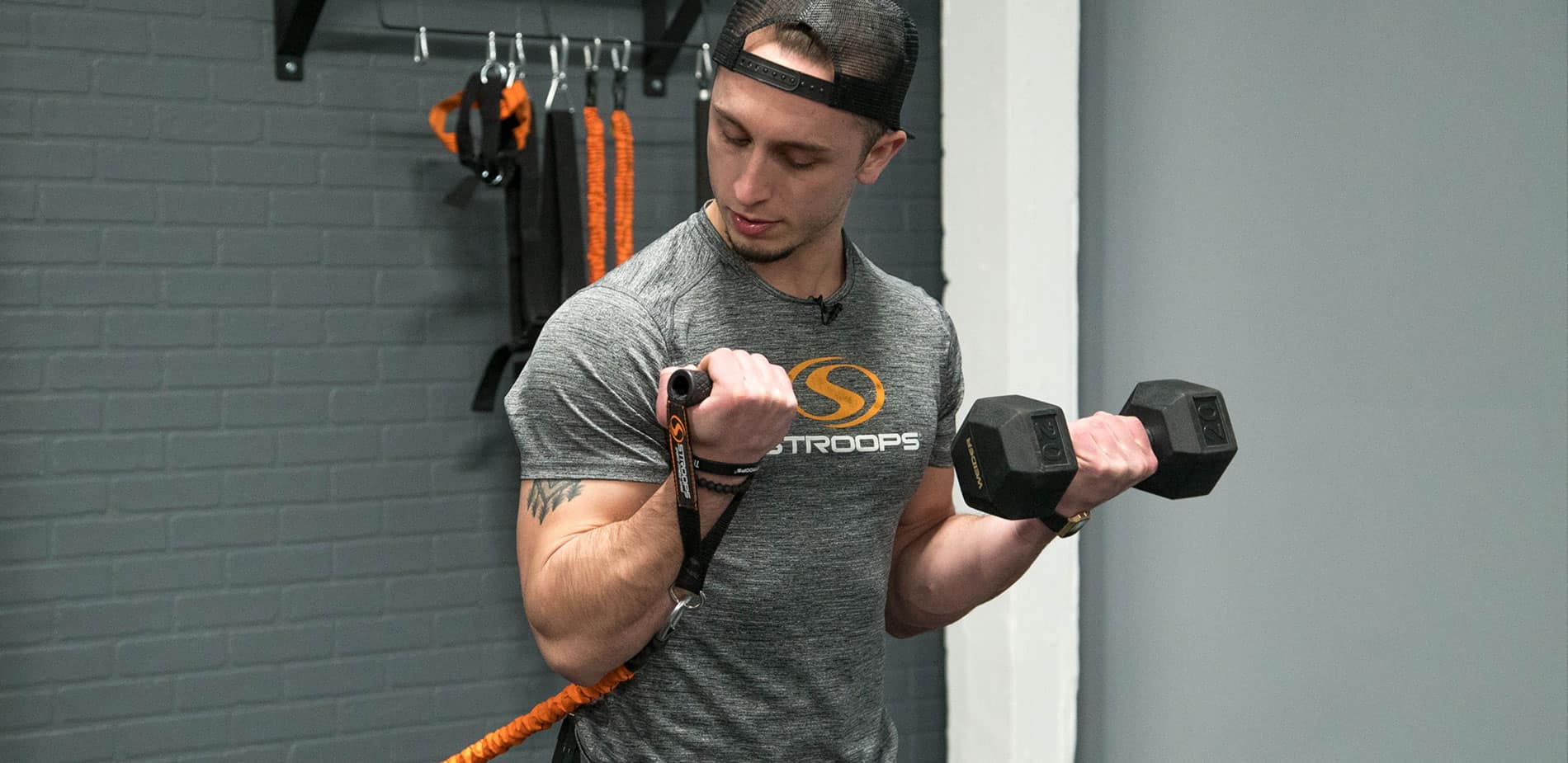 Stroops trainer Caysem demonstrating resistance bands versus free weights