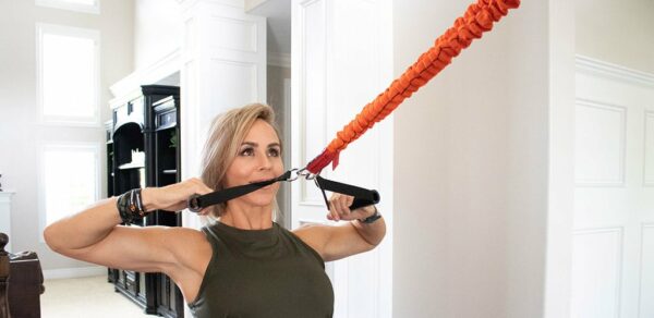 Stroops trainer Aly doing resistance band home workout