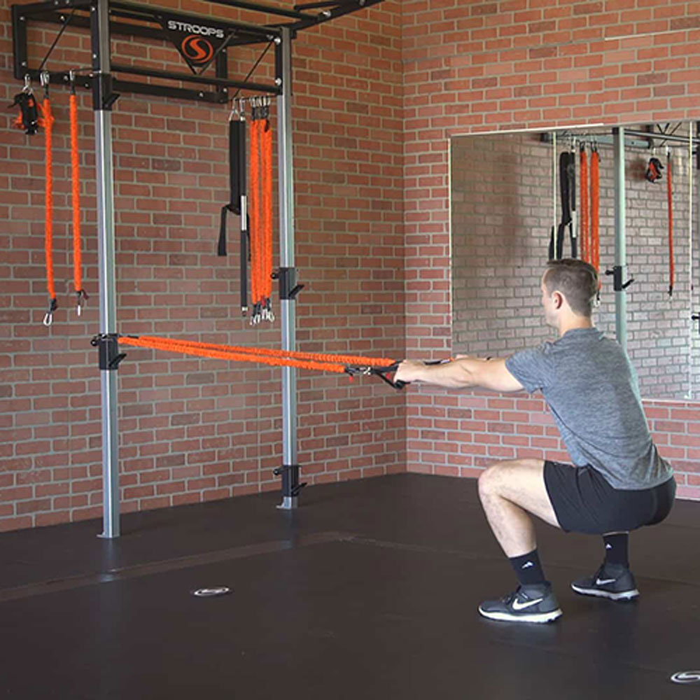 Stroops trainer Caysem doing VITL squat row