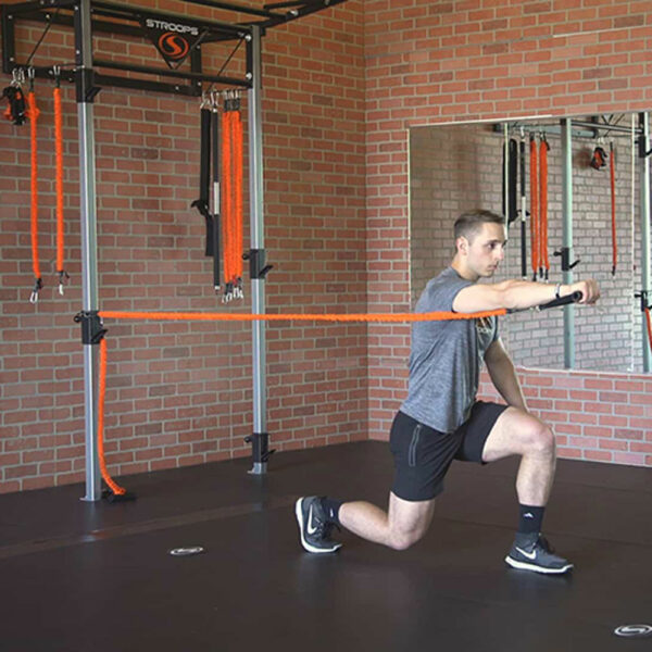 Stroops trainer Caysem doing VITL static lunge with press